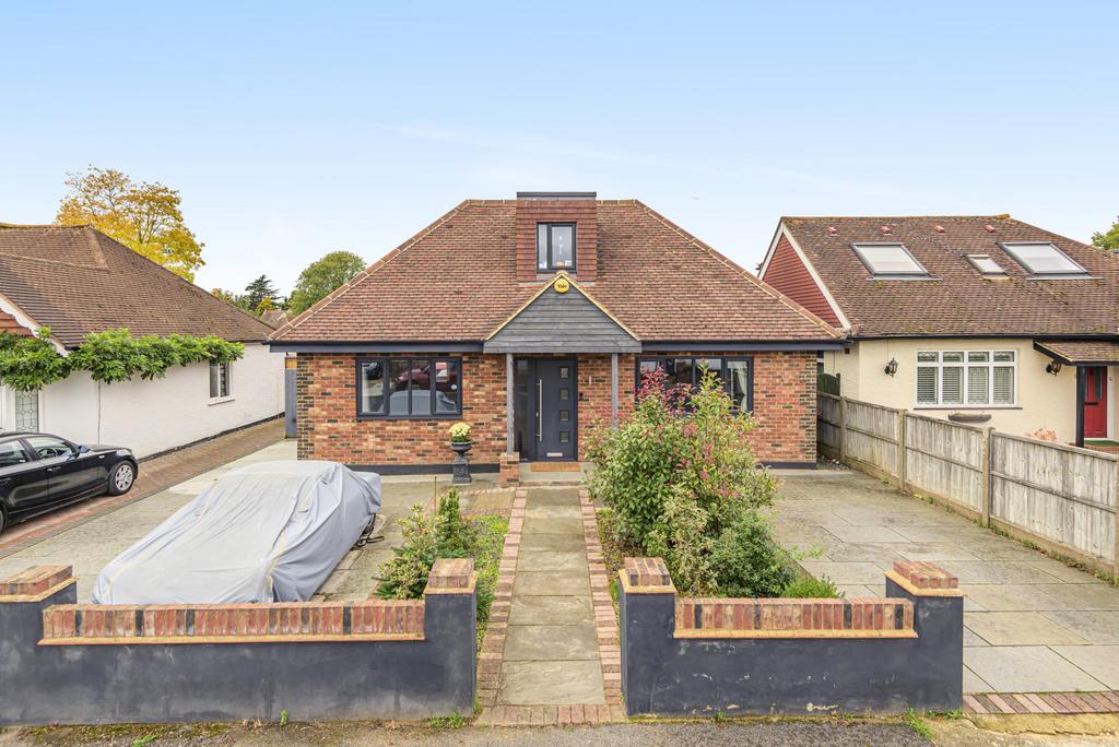 Kilmiston Avenue, Shepperton, TW17 4 bed detached house £980,000