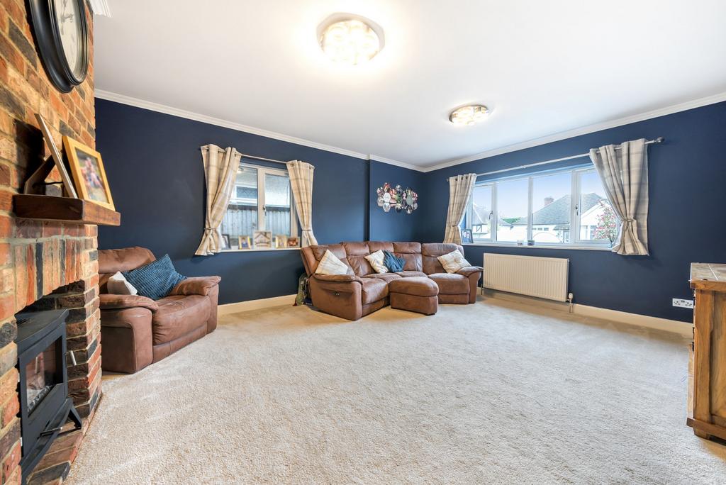 Kilmiston Avenue, Shepperton, TW17 4 bed detached house £980,000