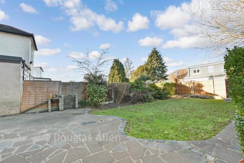 4 bedroom semi-detached house for sale, Lakeside Avenue, Ilford, Essex