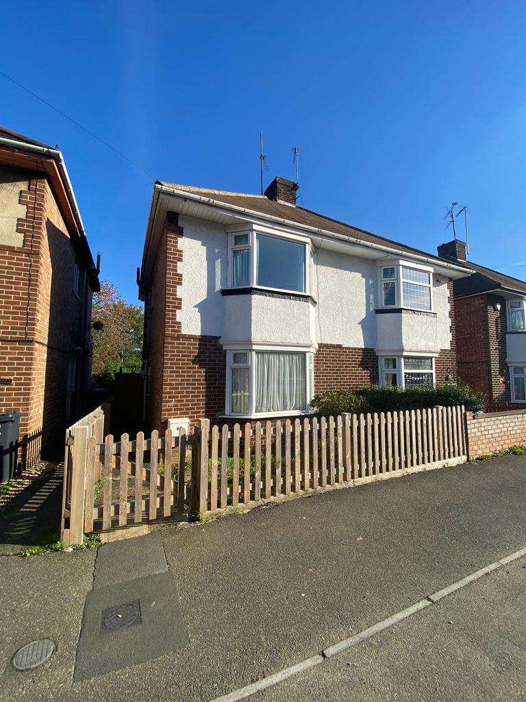 Wallis Road, Kettering, NN15 3 bed semidetached house £995 pcm (£230 pw)