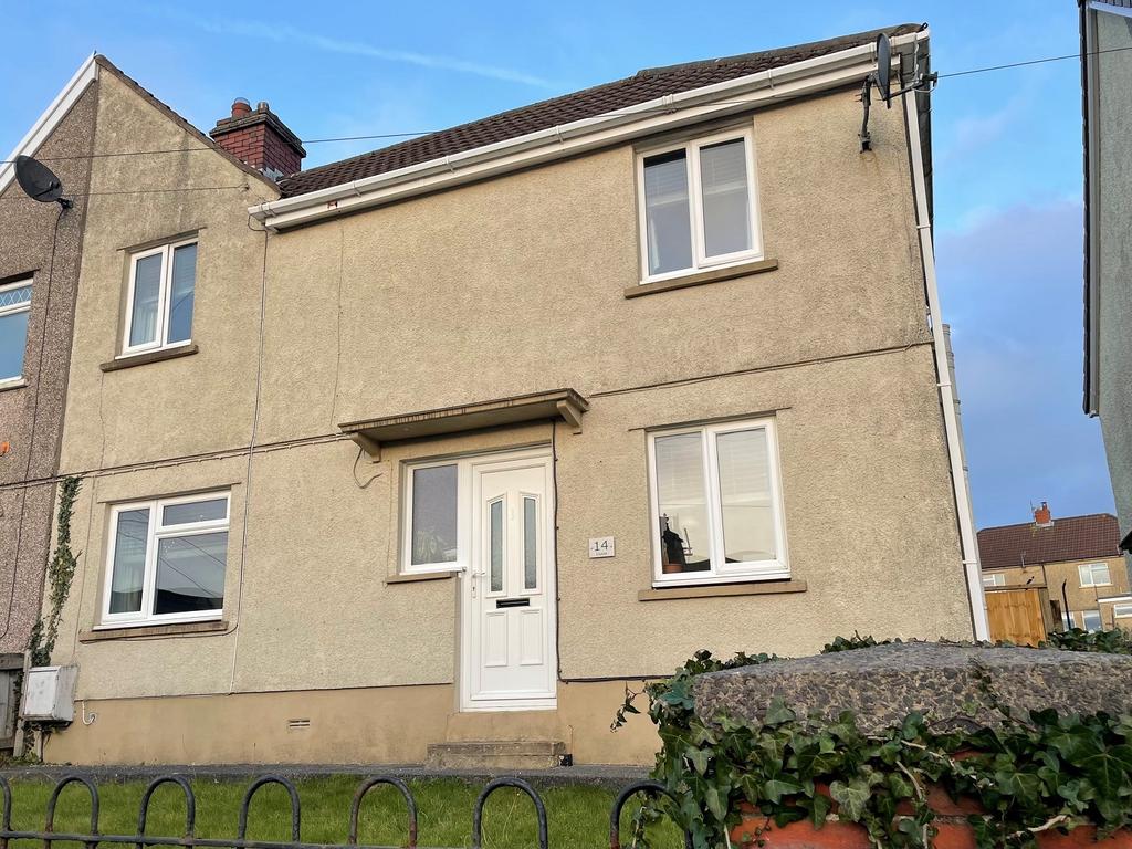 Lluest, Ystradgynlais, Swansea. 3 bed semidetached house £600 pcm (£