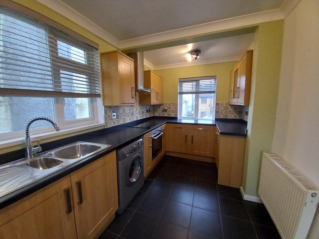 Lluest, Ystradgynlais, Swansea. 3 bed semidetached house £600 pcm (£