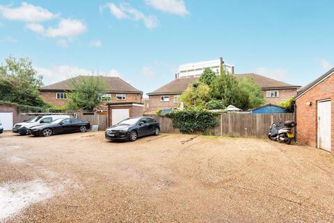 Flat 20, Springfield Court Springfield Road, Kingston Upon Thames, KT1 2SB