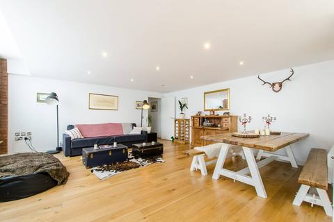 2 bedroom flat for sale - Princelet Street, Shoreditch, London, E1
