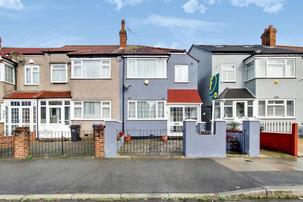 Hassocks Road, Streatham Vale, London, SW16 3 bed end of terrace house