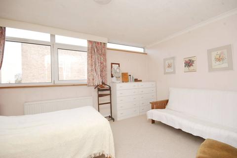 2 bedroom house to rent - Hillview Court, Woking, GU22