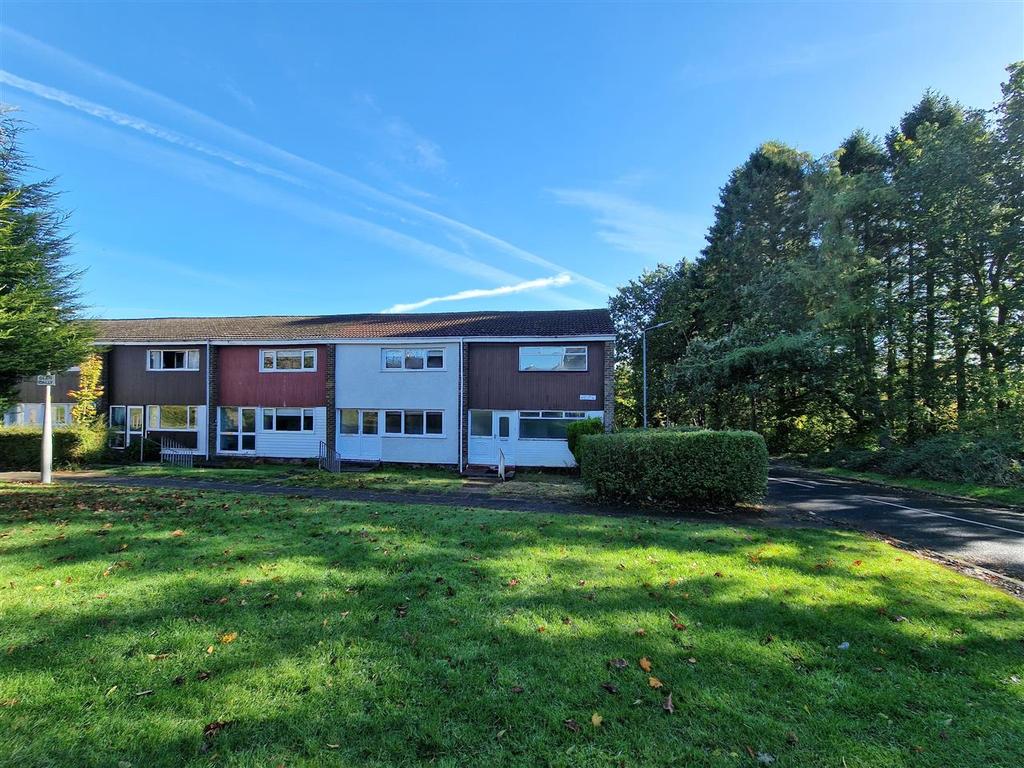 Glen Cally, St Leonards, East Kilbride 2 bed end of terrace house £695 pcm (£160 pw)