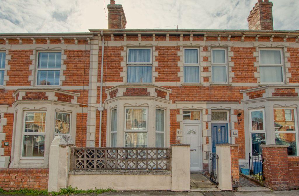 Greenway Avenue, Taunton TA2 6HZ 3 bed terraced house £275,000