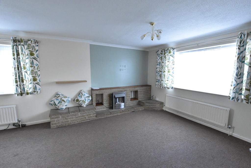 Fairfields, Thetford 4 bed end of terrace house £950 pcm (£219 pw)