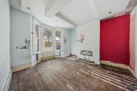 3 bedroom terraced house for sale - St. Georges Road, Forest Gate, E7