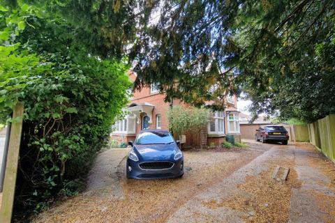 3 bedroom semi-detached house to rent, Westrow Road, Southampton