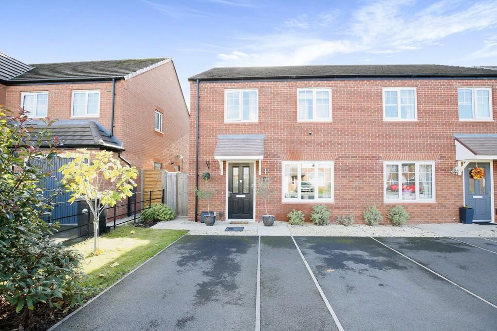 Chetwynd Drive, Grendon 3 bed semidetached house £282,500