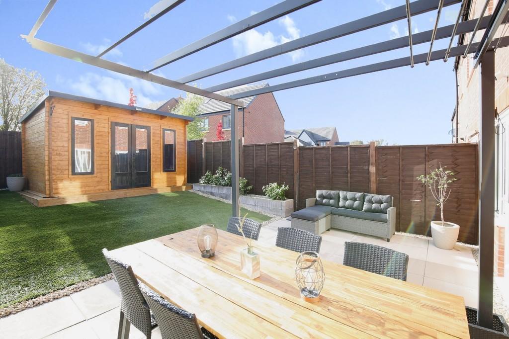 Chetwynd Drive, Grendon 3 bed semidetached house £282,500