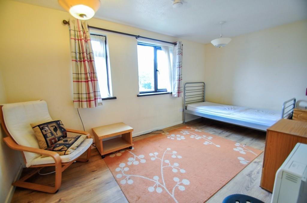 St Brides Gardens, Maesglas, Newport Studio £460 pcm (£106 pw)