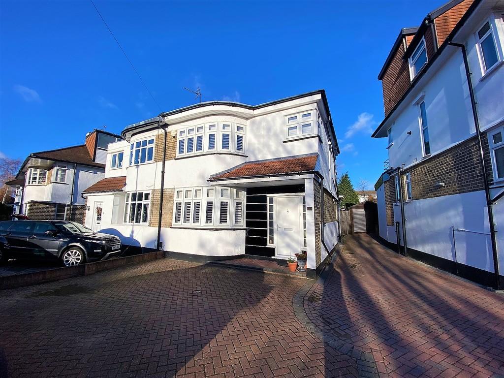 Eastbury Road, Petts Wood 3 bed semidetached house £2,250 pcm (£519 pw)