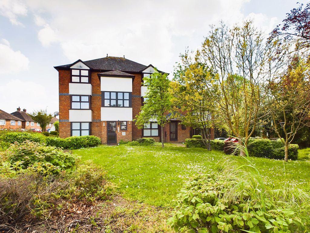 Cypress Court, Gillingham ME7 2AL Studio £725 pcm (£167 pw)