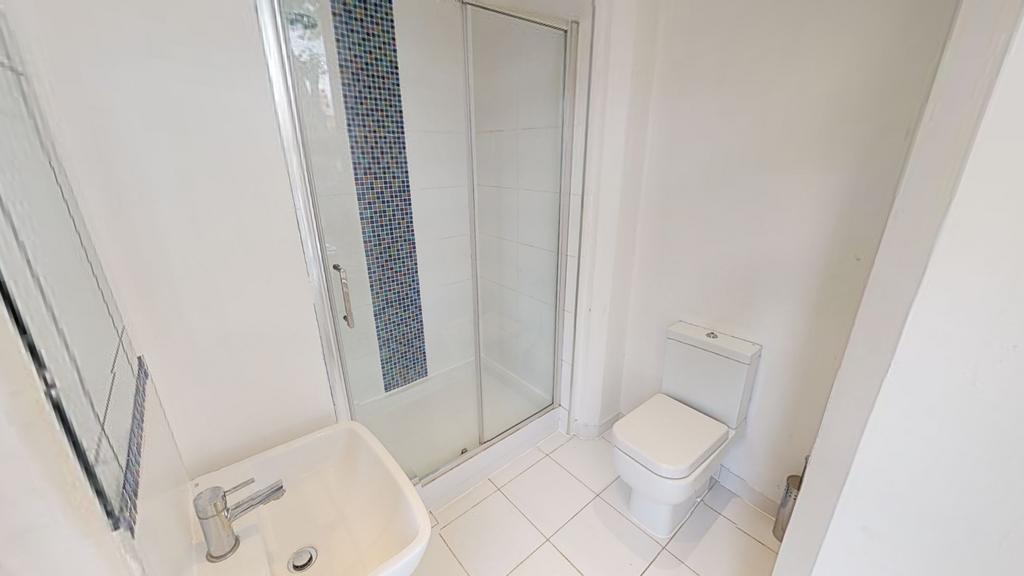 126 Greg Ensuite 4