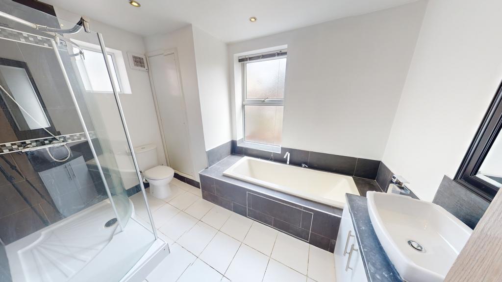 House in Nottingham, Nottinghamshire - View 4