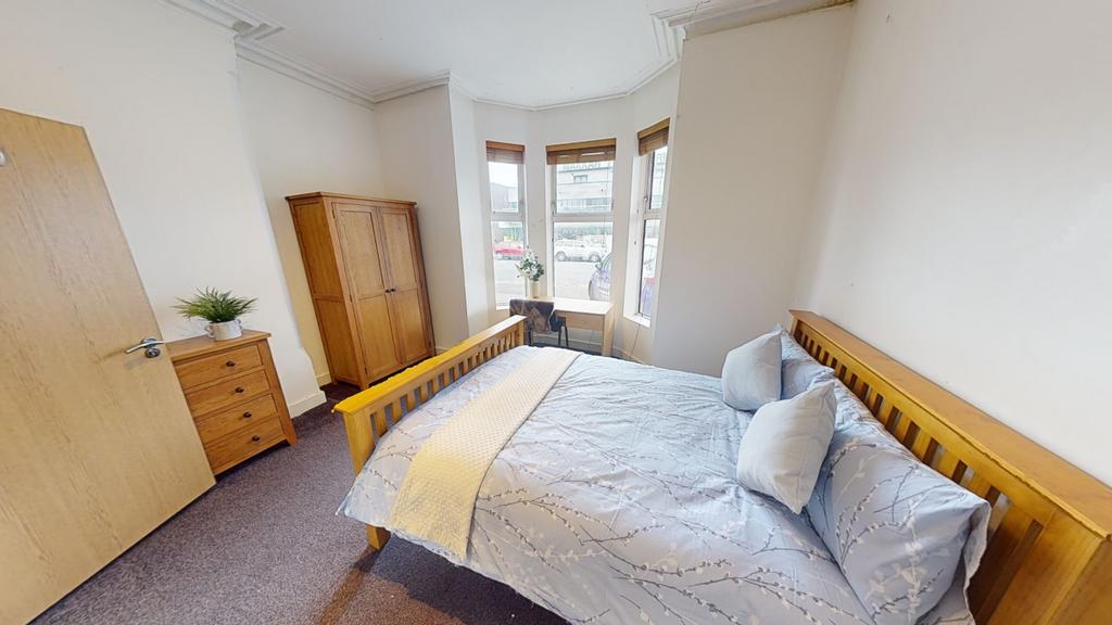 House in Nottingham, Hyson Green - View 2