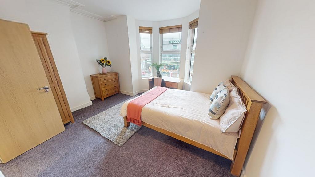 House in Nottingham, Hyson Green - View 3
