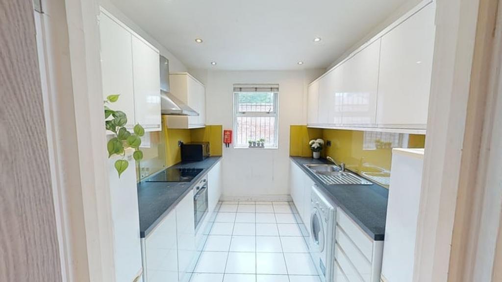 House in Nottingham, Hyson Green - View 4