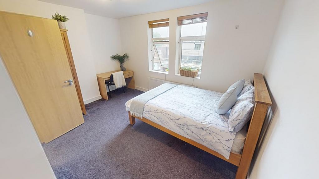 House in Nottingham, Hyson Green - More