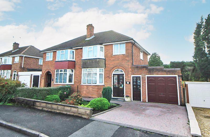 Southview Road, SEDGLEY, DY3 3PG 3 bed semidetached house for sale £250,000