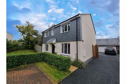 14 Trevince Road, Carnon Downs, Truro, TR3 6FN