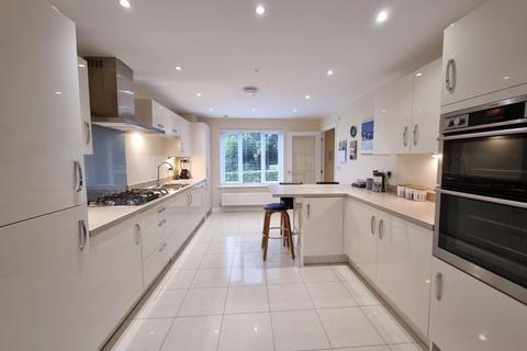 14 Trevince Road, Carnon Downs, Truro, TR3 6FN