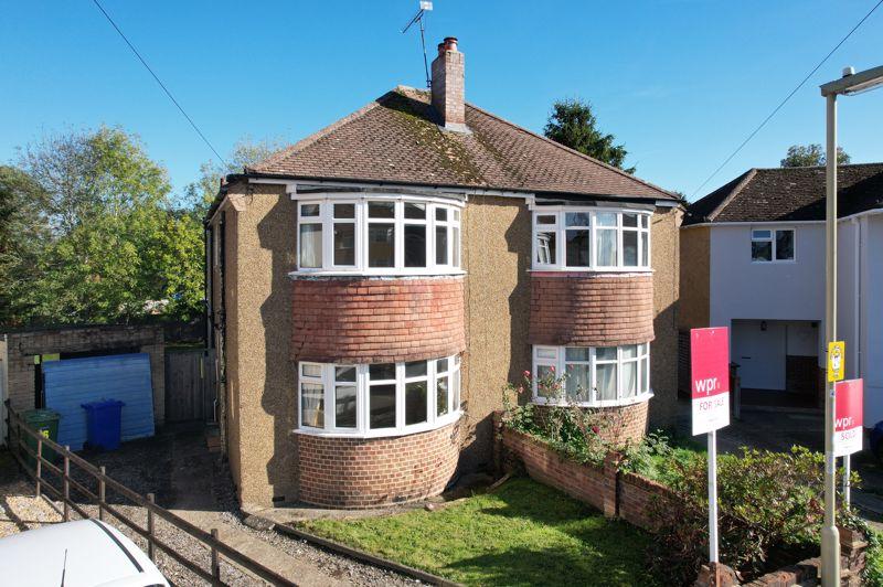 Gillian Avenue, Aldershot 3 bed semidetached house for sale £375,000