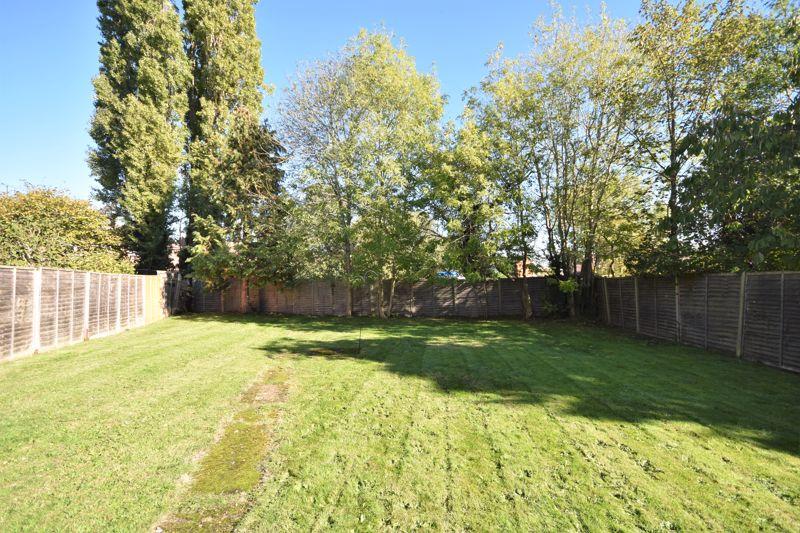 Gillian Avenue, Aldershot 3 bed semidetached house £375,000