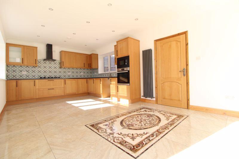 St. Michaels Crescent, Luton 4 bed detached house £580,000