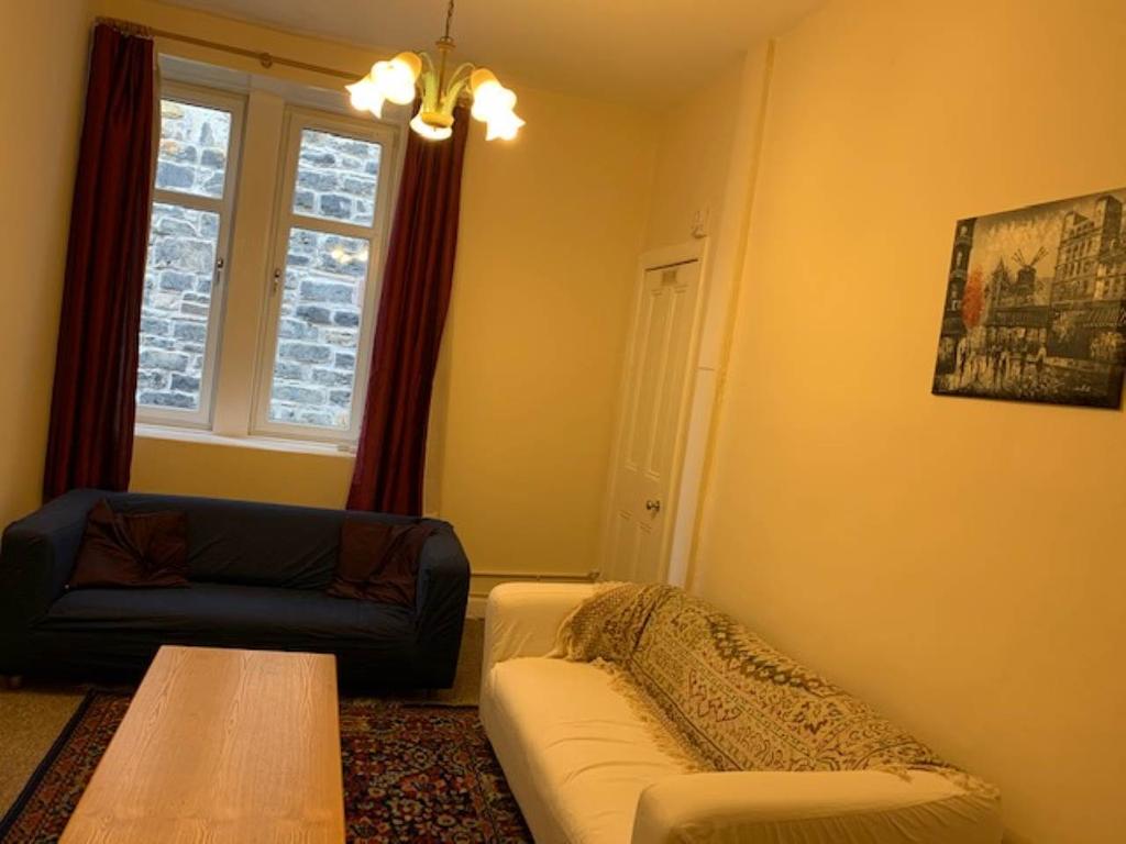Bonnington Road, Newhaven, Edinburgh 5 bed flat £2,400 pcm (£554 pw)