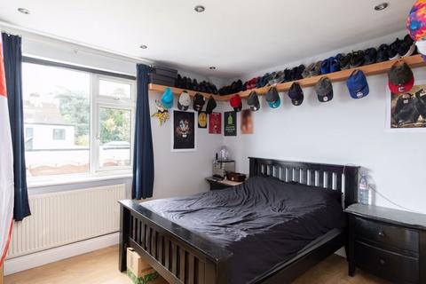 6 The Fairway, Bromley, BR1 2JY