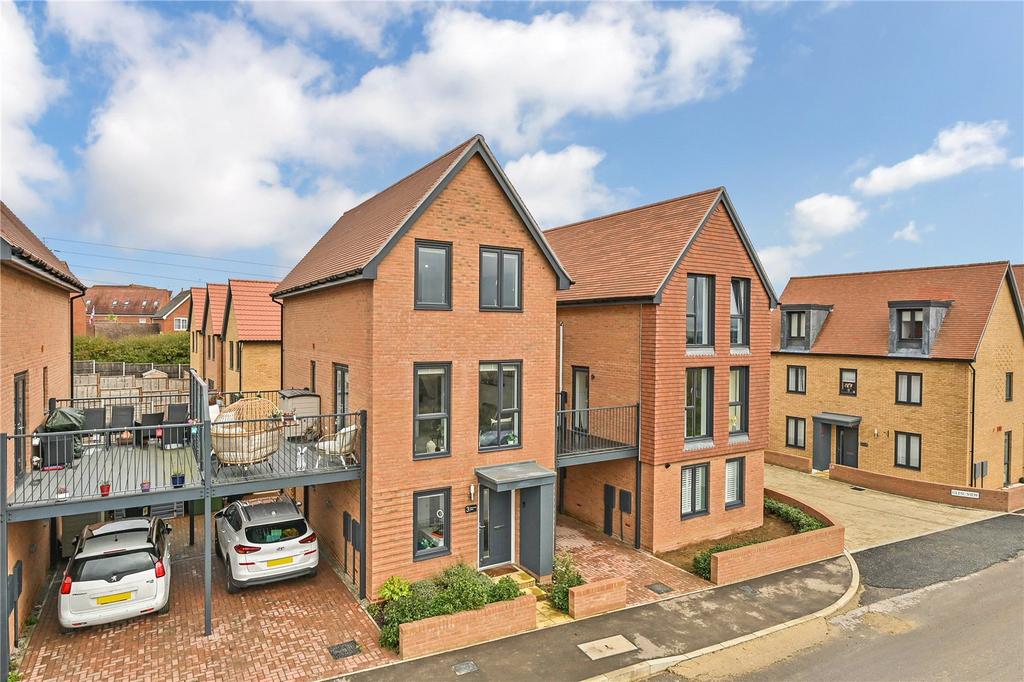 Discovery Drive, Kingsnorth, Ashford, Kent, TN23 3 bed detached house