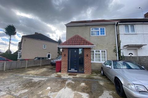 4 bedroom end of terrace house for sale - Waterbeach Road, Slough, SL1