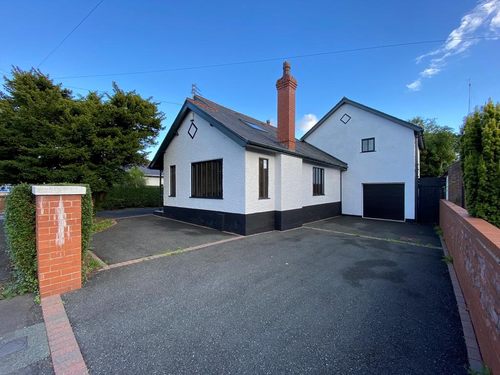 Queens Drive, Fulwood, Preston, PR2 4 bed detached house £570,000