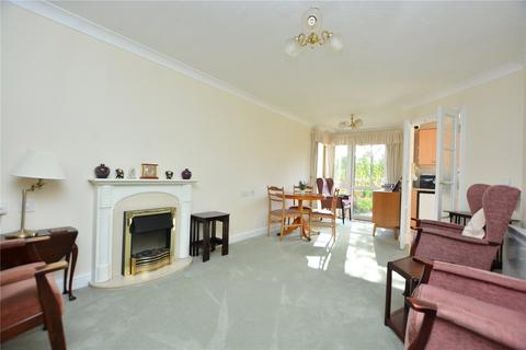 2 bedroom apartment for sale - St Edmunds Court, Roundhay, Leeds