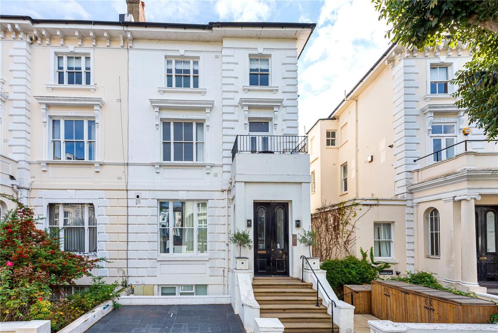 Buckland Crescent, Belsize Park, London, NW3 2 bed apartment £1,575,000