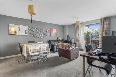 2 bedroom flat for sale - Bouverie Court, Leeds, Wesy Yorkshire, LS9 8LB