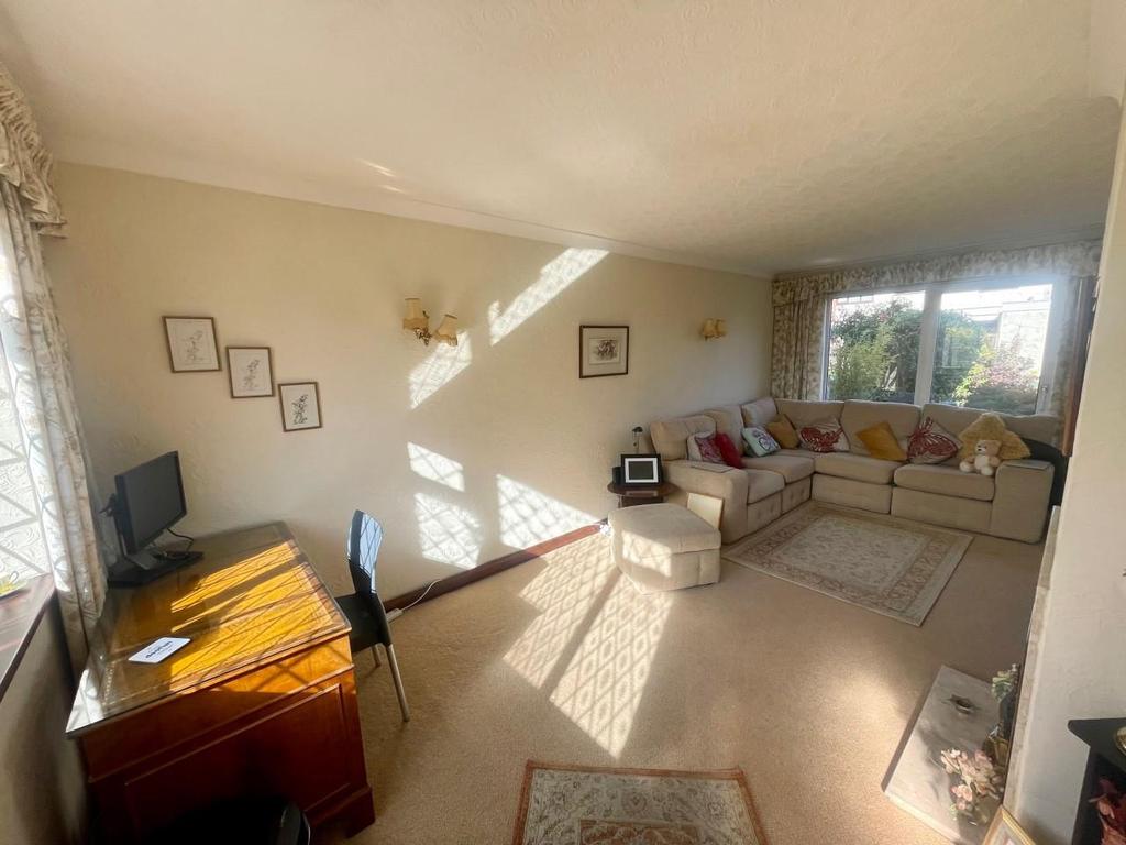 Campden Green, Solihull 3 bed semidetached house £250,000