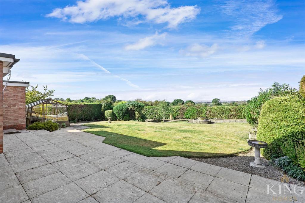 Oak Tree Lane, Cookhill, Alcester 2 bed detached bungalow £500,000