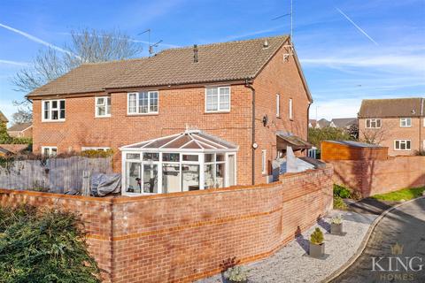 1 Devonish Close, Alcester, B49 6EG