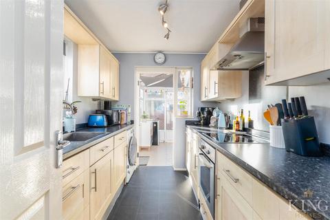 1 Devonish Close, Alcester, B49 6EG