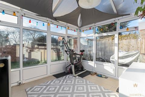 1 Devonish Close, Alcester, B49 6EG