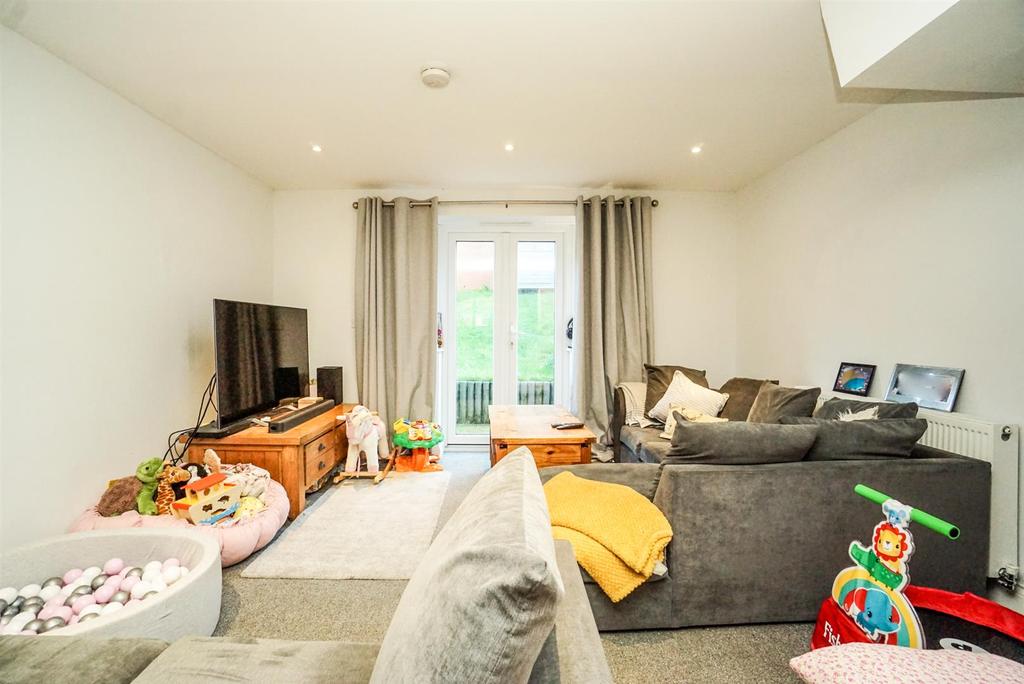Endeavour Way, Hastings 3 bed end of terrace house £280,000