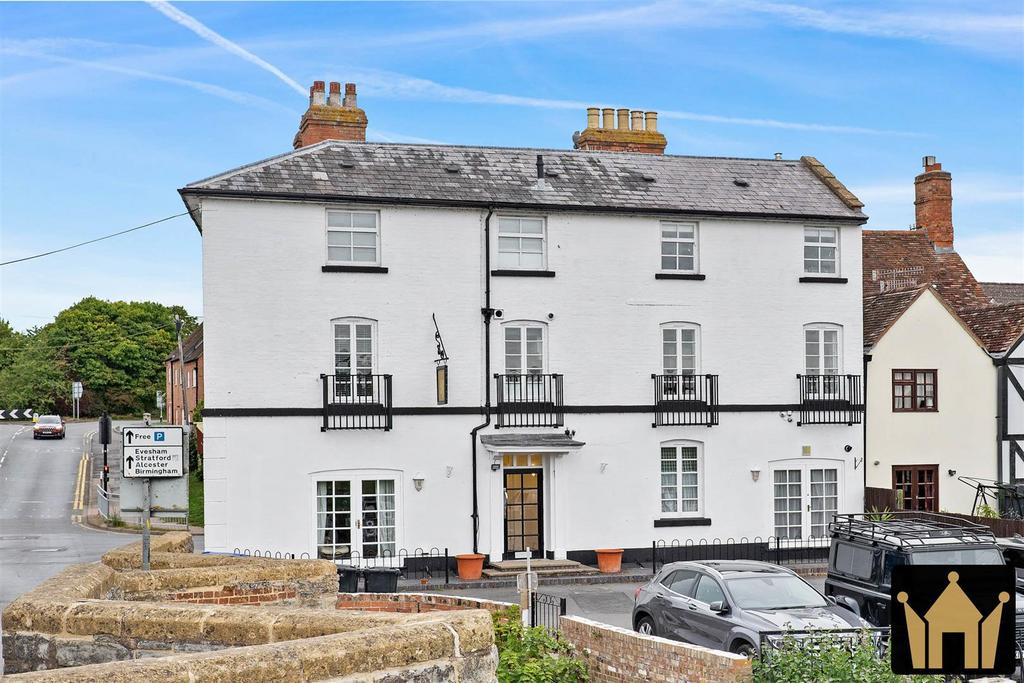 High Street, BidfordOnAvon 2 bed apartment £180,000