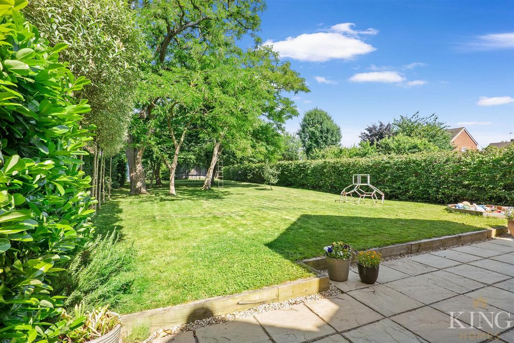 Garden Court, BidfordOnAvon, B50 4 bed detached house £600,000