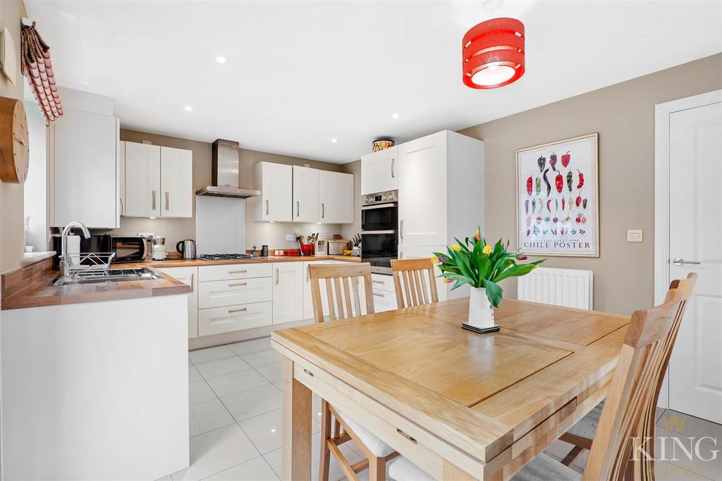 Bomford Way, Salford Priors, Evesham 3 bed house £340,000