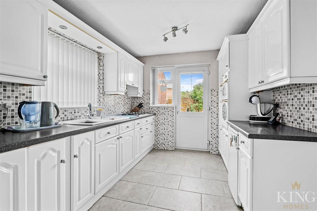 Wain Close, Alcester 5 bed detached house £450,000